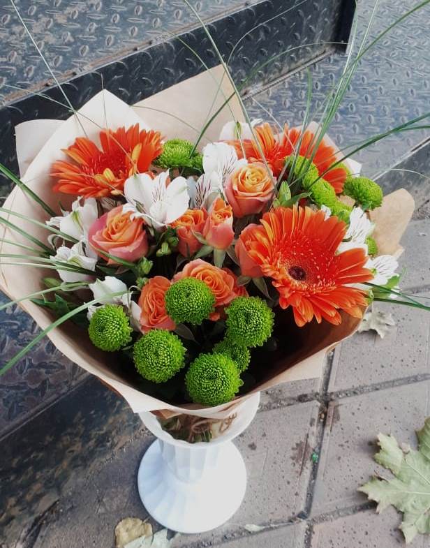 Букет цветов из: Герберы, Хризантемы, Альстромерии и Розы в Урмарах