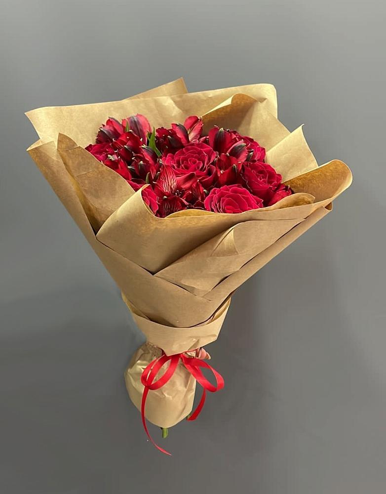 Букет цветов из: Альстромерии и Розы в Урмарах