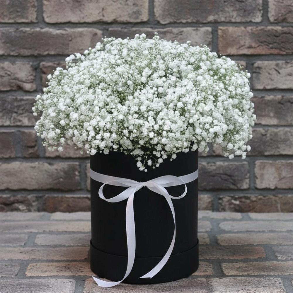 Цветочная композиция из Гипсофила в шляпной коробке в Урмарах