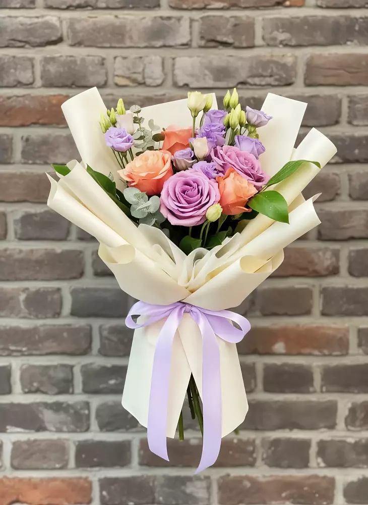 Букет цветов из: Лизиантусы и Розы в Урмарах