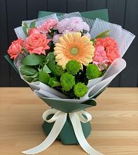 Букет цветов из:  Гвоздики, Розы, Герберы и Хризантемы в Урмарах
