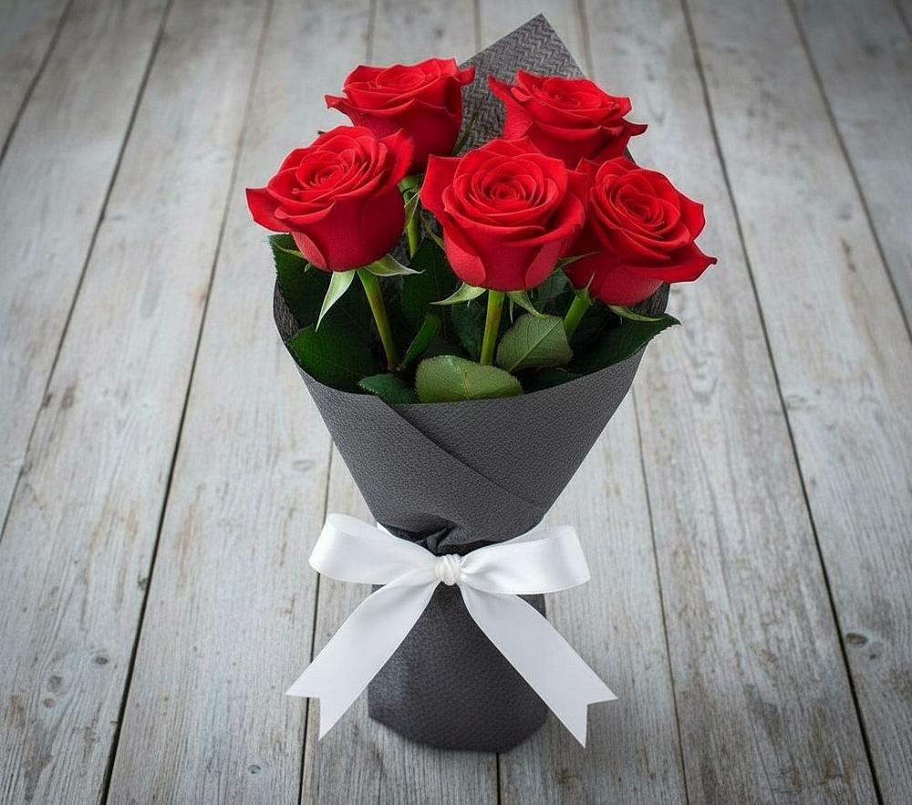 Букет 5 Красных роз Эдлесс Лав в Урмарах