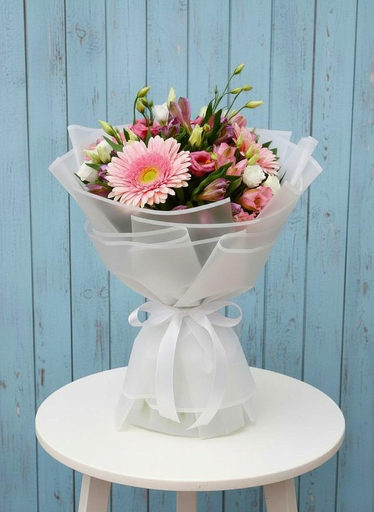 Букет цветов из: Герберы, Альстромерии и Лизиантусы в Урмарах