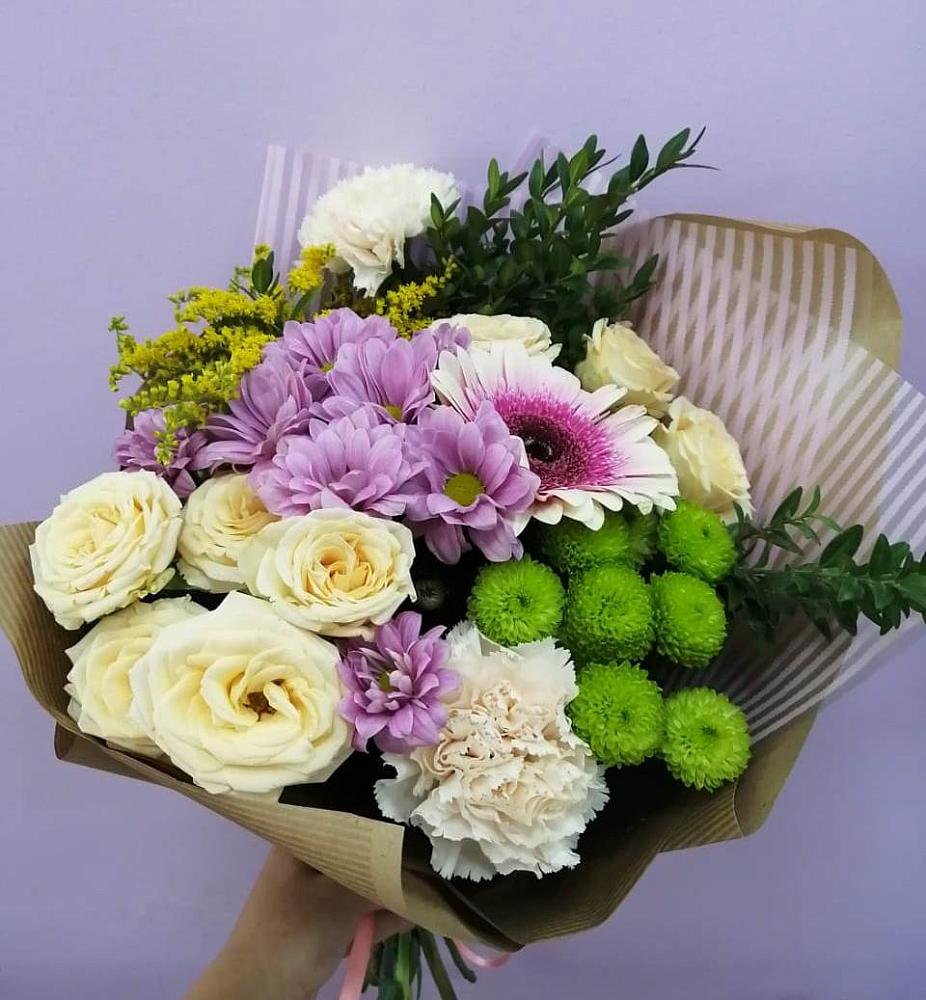 Букет цветов из: Хризантемы, Розы, Гвоздики и Герберы в Урмарах