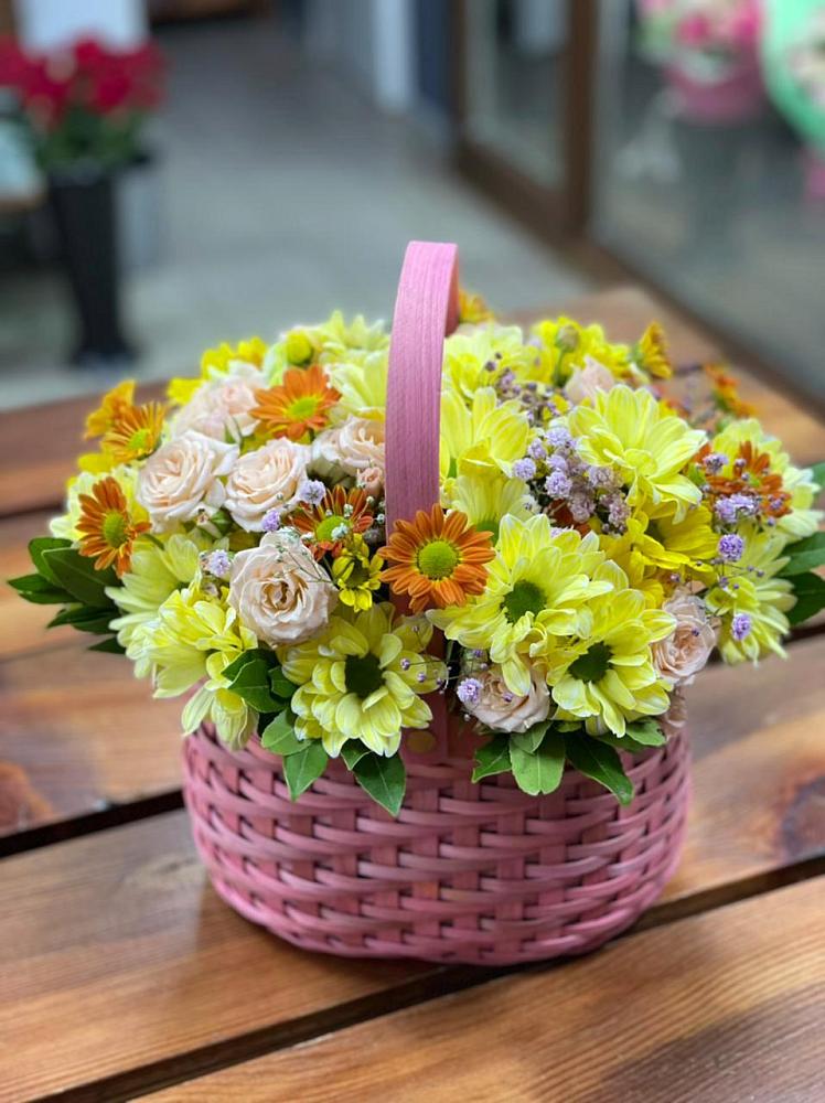Цветочная композиция из Хризантемы и Розы в корзине в Урмарах