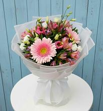 Букет цветов из:  Герберы, Альстромерии и Лизиантусы в Урмарах