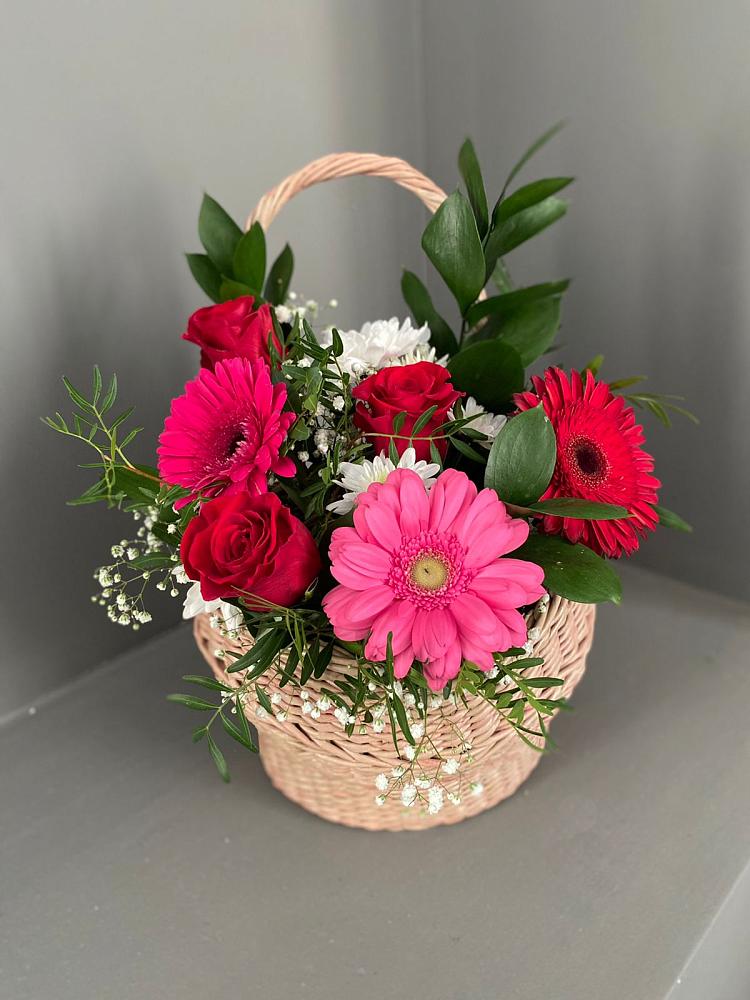 Цветочная композиция из Розы, Хризантемы и Герберы в корзине в Урмарах