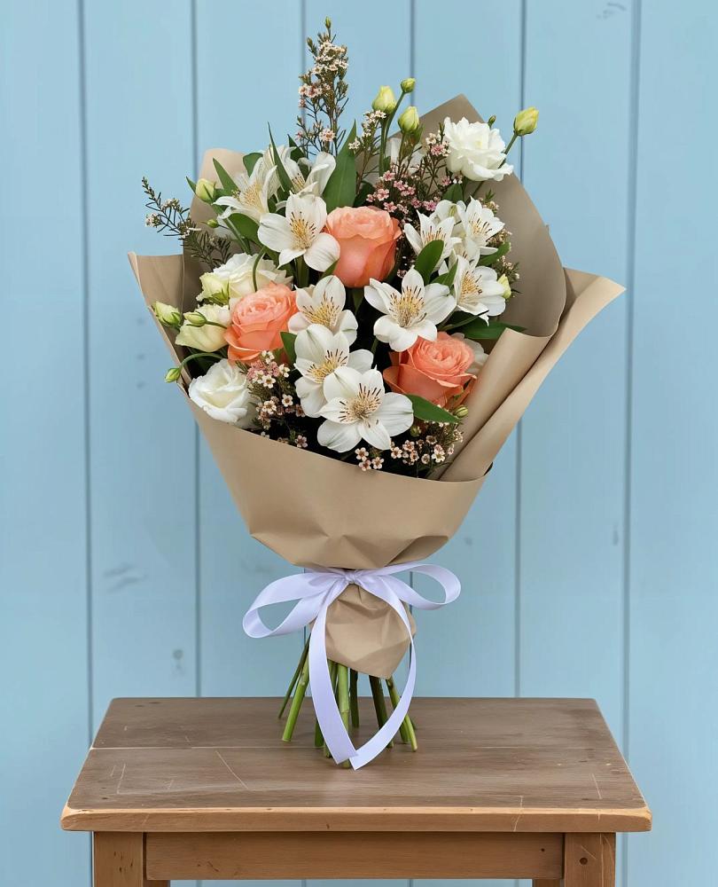 Букет цветов из: Альстромерии, Лизиантусы, Розы и Хризантемы в Урмарах