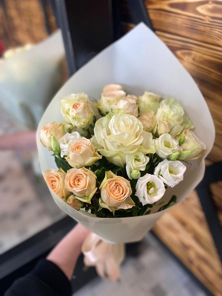 Букет цветов из: Розы и Лизиантусы в Урмарах